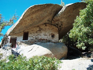 the-church-of-panagia-theoskepasti-ikaria