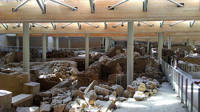 Prehistoric_Town_of_Akrotiri_Archaeological_Zone_05