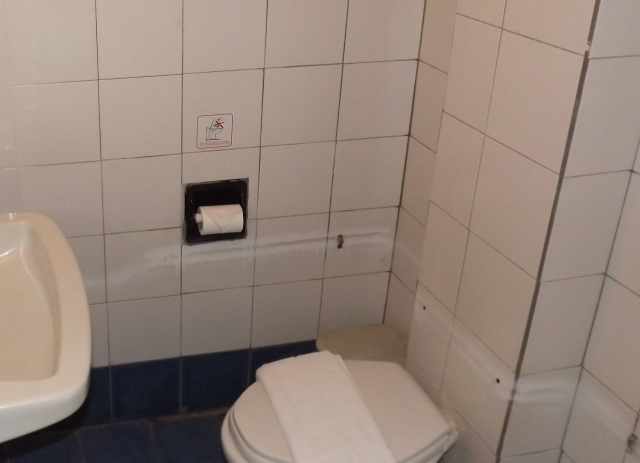 toilet-in-hotel